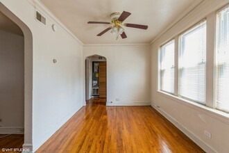 1905 E 86th St in Chicago, IL - Building Photo - Interior Photo