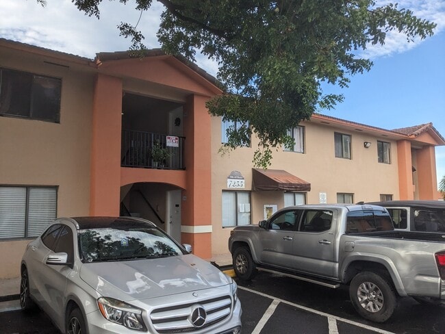 7255 W 24th Ave, Unit 206 in Hialeah, FL - Building Photo - Building Photo