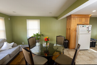 30 1/2 Bartlett Ave in Norwalk, CT - Building Photo - Building Photo
