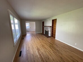 395 Schooley Dr in Greenwood, IN - Foto de edificio - Building Photo