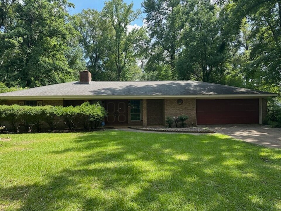 595 Sykes Rd in Jackson, MS - Building Photo