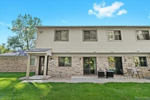 50014 S Jimmy Ct in New Baltimore, MI - Building Photo