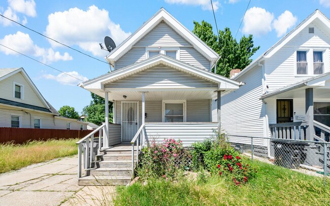 2048 W 105th St in Cleveland, OH - Building Photo - Building Photo