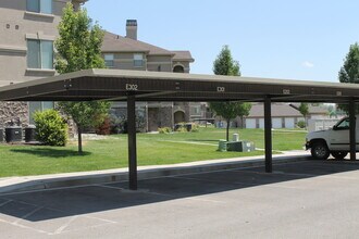 825 S 90 E in Vernal, UT - Foto de edificio - Building Photo