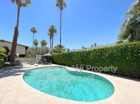 550 El Cielo Rd in Palm Springs, CA - Building Photo