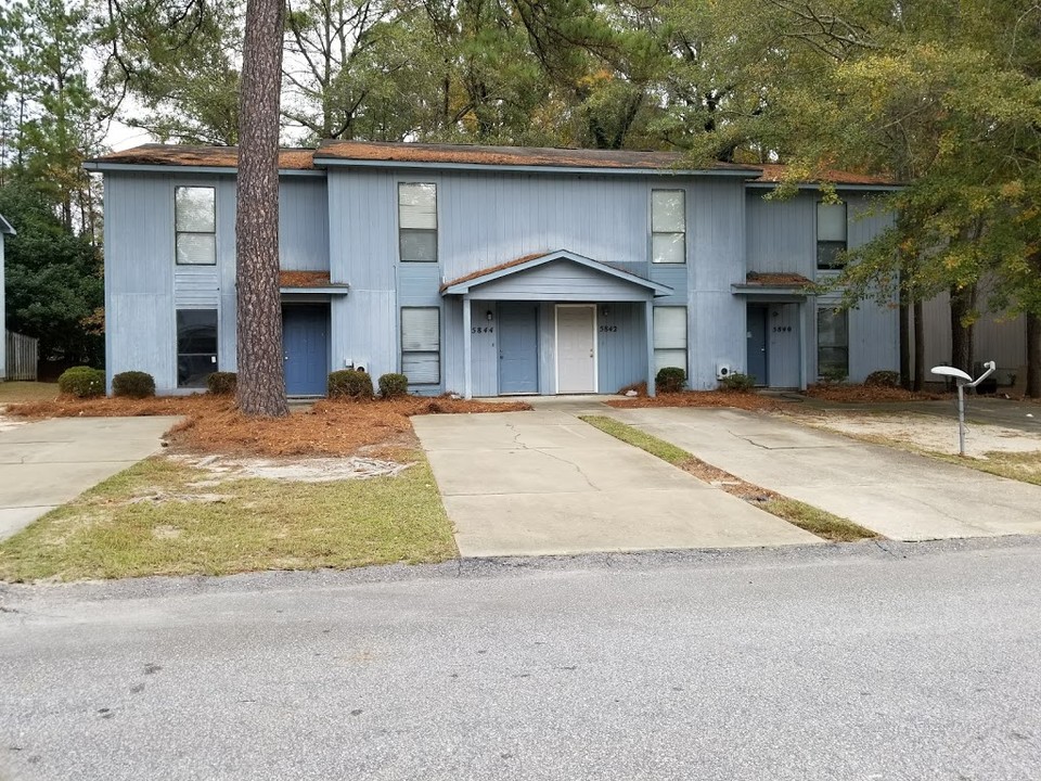 Aftonshire Quad-2 in Fayetteville, NC - Building Photo