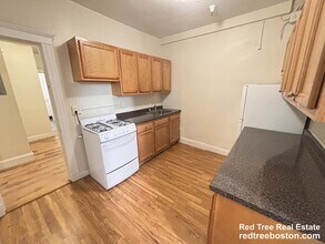 1810 Commonwealth Ave, Unit 1 in Boston, MA - Foto de edificio - Building Photo