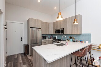 2317 N Clark St in Chicago, IL - Building Photo - Building Photo