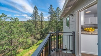 16378 Patricia Way in Grass Valley, CA - Foto de edificio - Building Photo