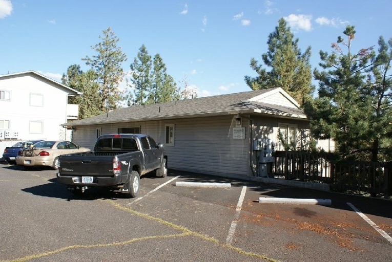 1585 NW Portland Ave in Bend, OR - Building Photo