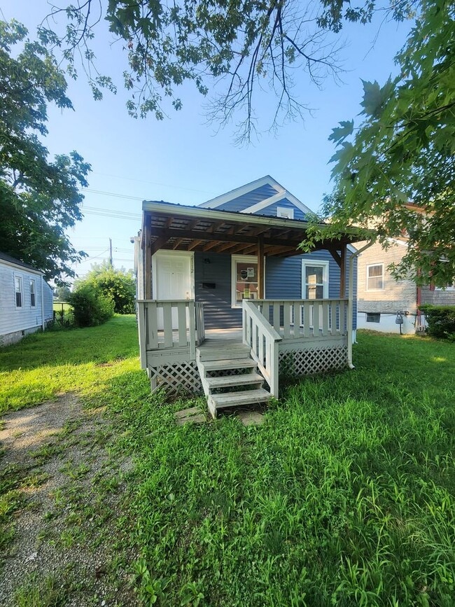 2112 Ratcliffe Ave in Louisville, KY - Building Photo - Building Photo