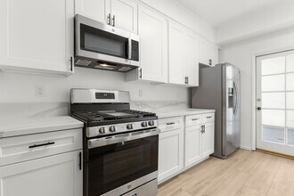 Kester View in Van Nuys, CA - Building Photo - Interior Photo