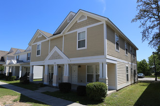 Bayview Place Apartments in Biloxi, MS - Building Photo - Building Photo