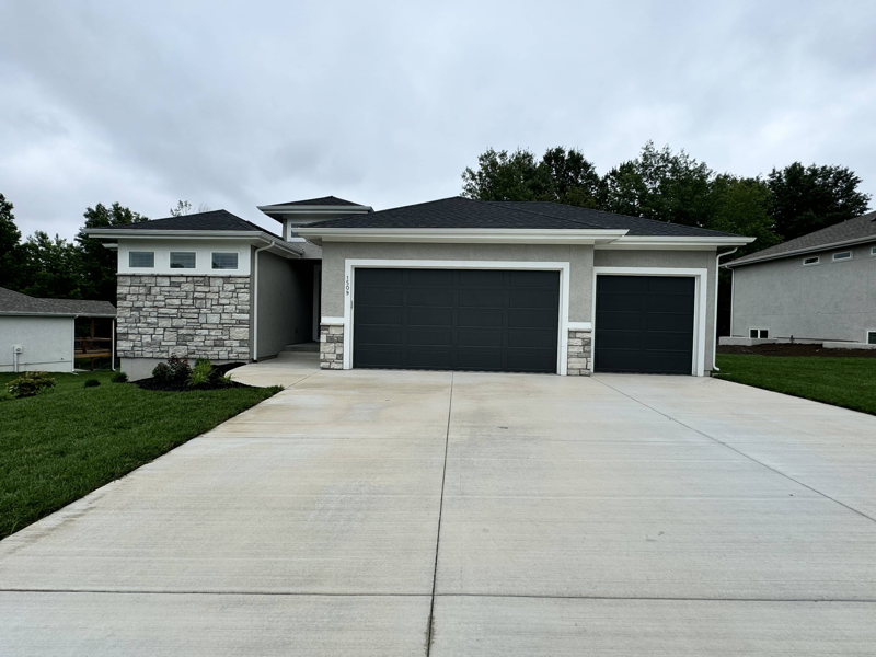 1509 SW Heartwood Dr in Lee's Summit, MO - Foto de edificio
