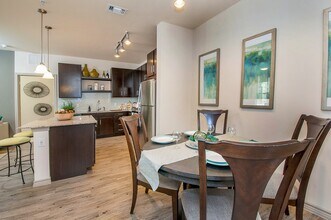 13201 Legendary Dr, Unit 11208 in Austin, TX - Foto de edificio - Building Photo