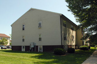 Lincoln West Apartments in Mountville, PA - Foto de edificio - Building Photo