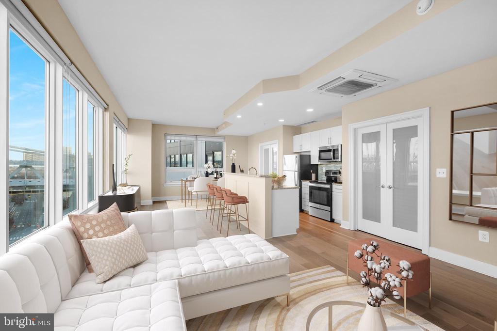 235 N Christopher Columbus Blvd in Philadelphia, PA - Building Photo