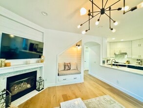 4424 Camino de la Rosa in Thousand Oaks, CA - Foto de edificio - Building Photo