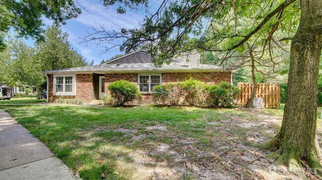 267 Constitution Cir in North Brunswick, NJ - Building Photo - Building Photo