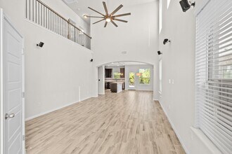 3240 E Whitestone Blvd in Cedar Park, TX - Foto de edificio - Building Photo