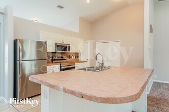 4410 NW 22nd St, Unit East in Cape Coral, FL - Building Photo - Building Photo