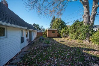 37 Winter Ln in Hicksville, NY - Building Photo - Building Photo