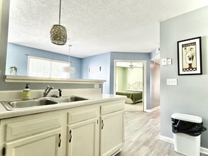 412 Rivertree Ln in Winston-Salem, NC - Foto de edificio - Building Photo