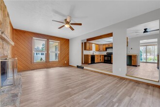 1021 Larchview Dr in Painesville, OH - Building Photo - Building Photo