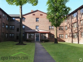 266 Main St in Windsor Locks, CT - Foto de edificio - Building Photo