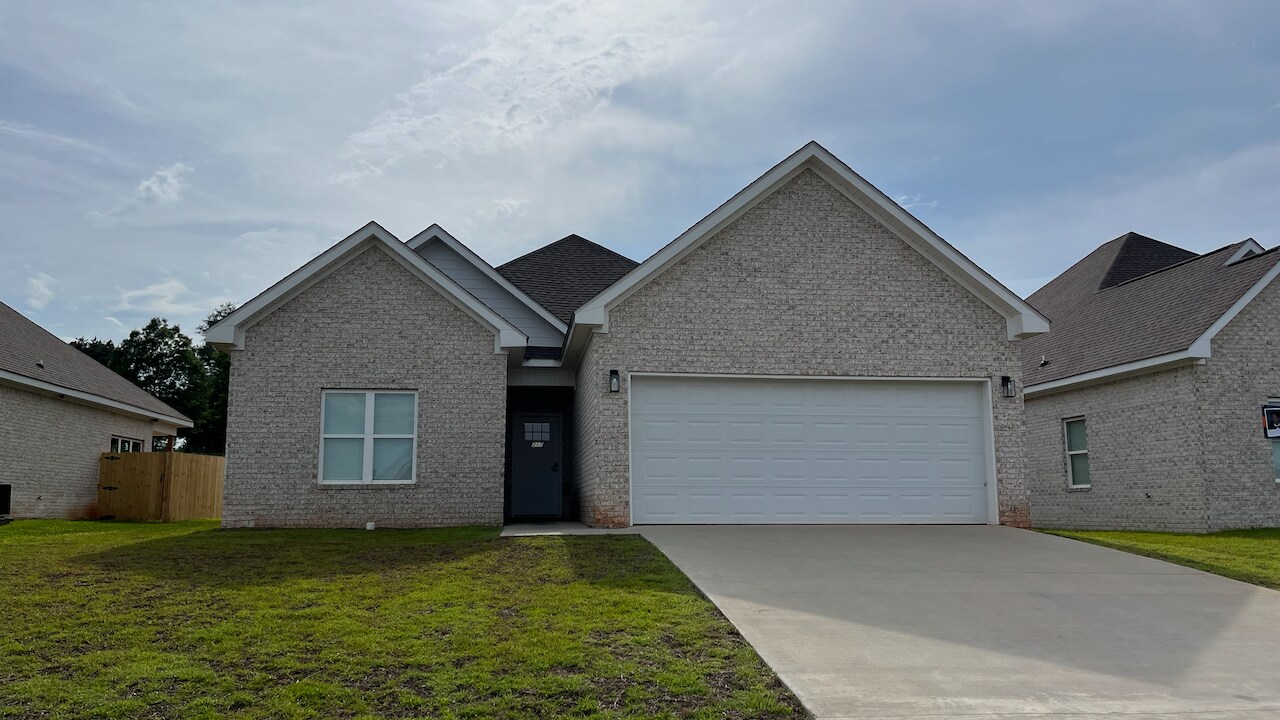 217 Overcup Dr in Troy, AL - Building Photo