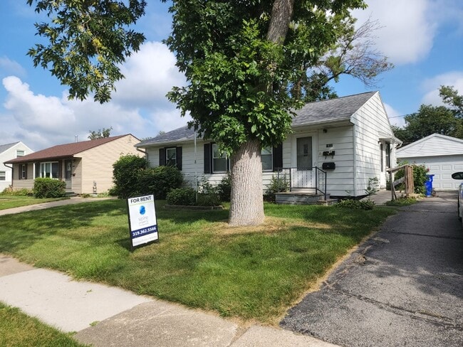 property at 1632 Miami Dr NE