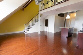 200-P200 Stinson St in Hamilton, ON - Building Photo - Building Photo