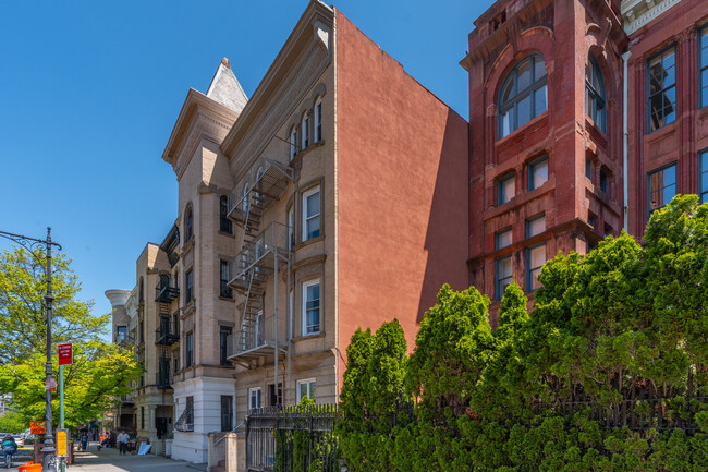 681 Vanderbilt Ave in Brooklyn, NY - Foto de edificio - Building Photo