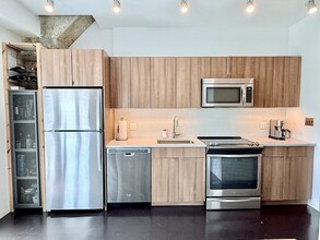 9 Medford St, Unit 314 in Somerville, MA - Building Photo - Building Photo