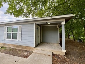 709 San Saba St in Lockhart, TX - Building Photo - Building Photo