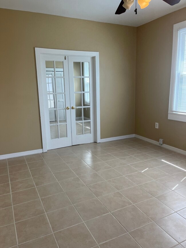 5643 Charles Pl in New Orleans, LA - Foto de edificio - Building Photo