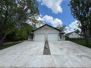 1219 S Austin St in Sherman, TX - Building Photo - Building Photo