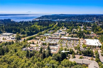 300 High School Rd NE, Unit 3A in Bainbridge Island, WA - Foto de edificio - Building Photo