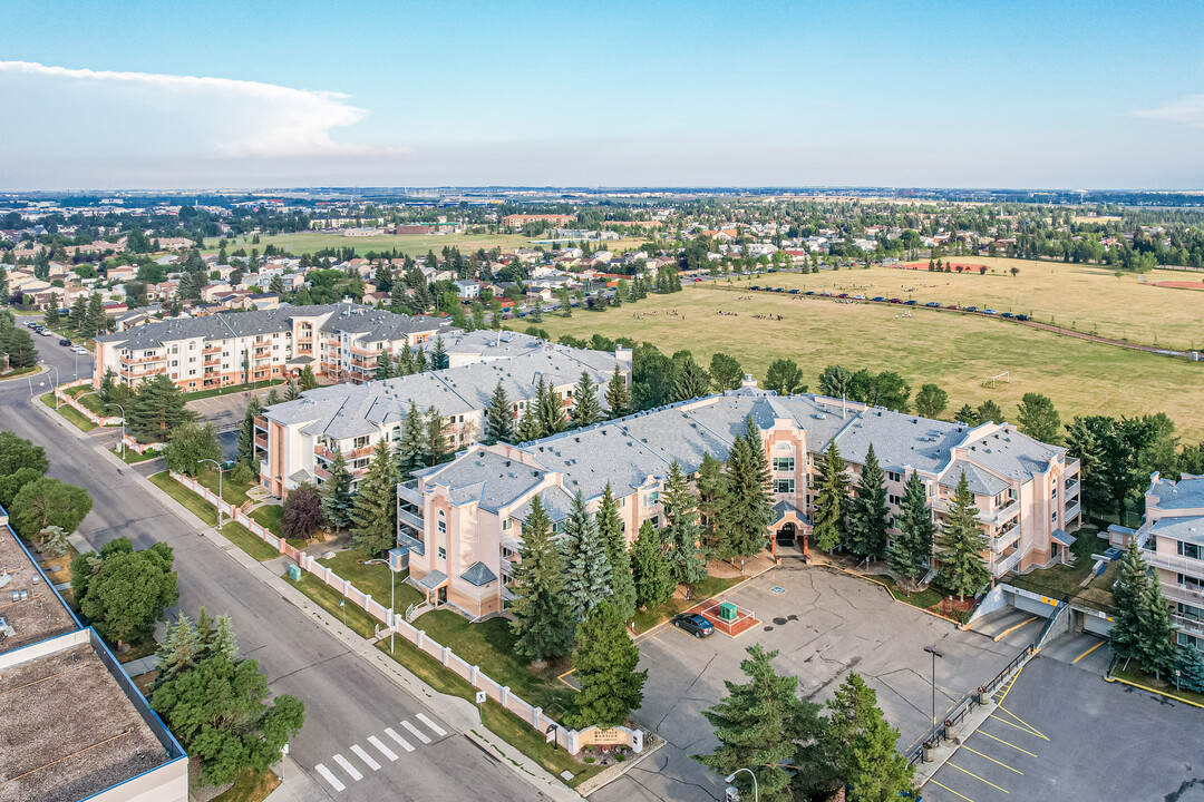 Heritage Mansion E in Edmonton, AB - Building Photo