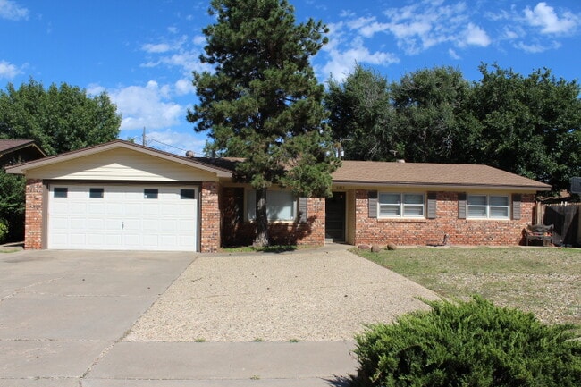 6213 Avenue W in Lubbock, TX - Building Photo - Building Photo