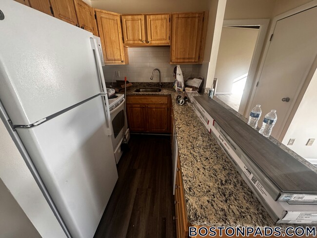 16 Westgate Dr in Woburn, MA - Building Photo - Building Photo