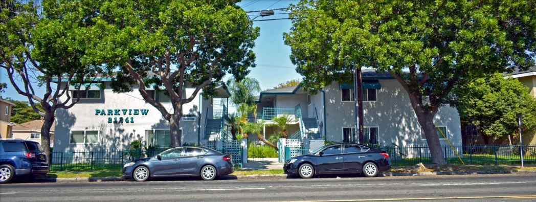 Parkview Apartments in Carson, CA - Building Photo