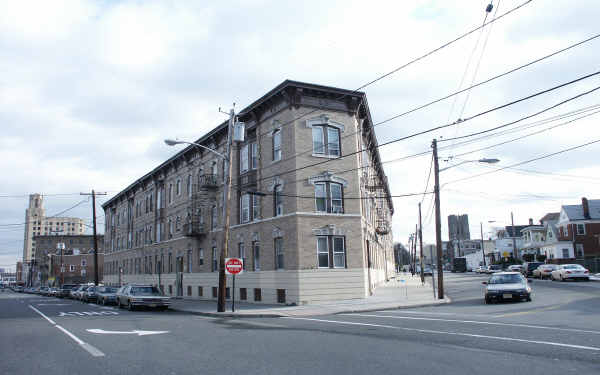 73 Howe Ave in Passaic, NJ - Building Photo - Building Photo