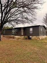923 Guadalupe River Dr in Granbury, TX - Building Photo - Building Photo