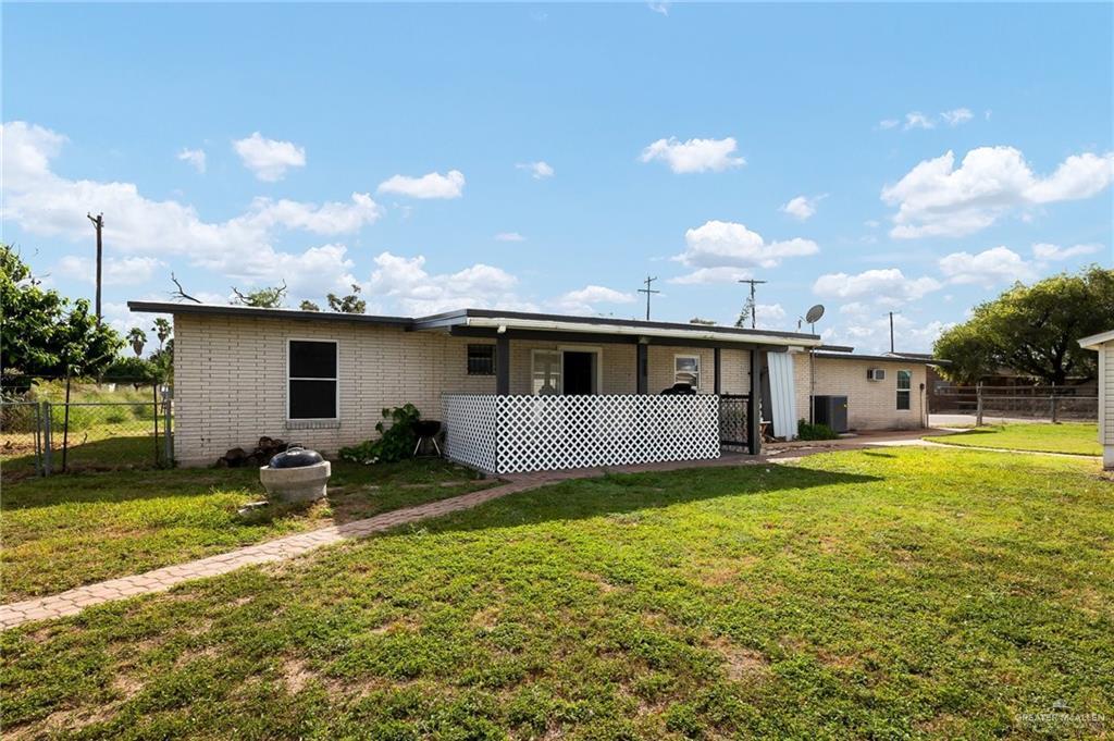 2511 W Monte Cristo Rd in Edinburg, TX - Building Photo