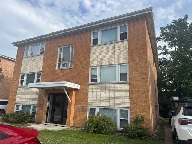 property at 5009 N River Rd