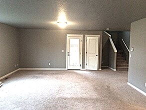 480 Tulip Ave in Woodburn, OR - Building Photo - Building Photo
