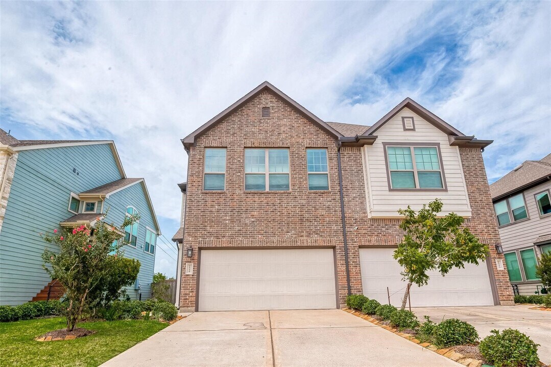2559 Terrace Point Dr in Sienna, TX - Building Photo