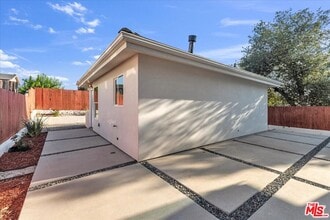 10349 Hillhaven Ave in Los Angeles, CA - Building Photo - Building Photo
