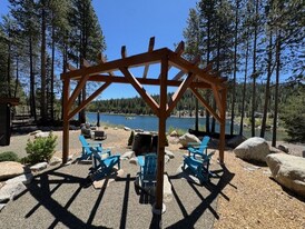 11869 Deerfield Dr in Truckee, CA - Building Photo